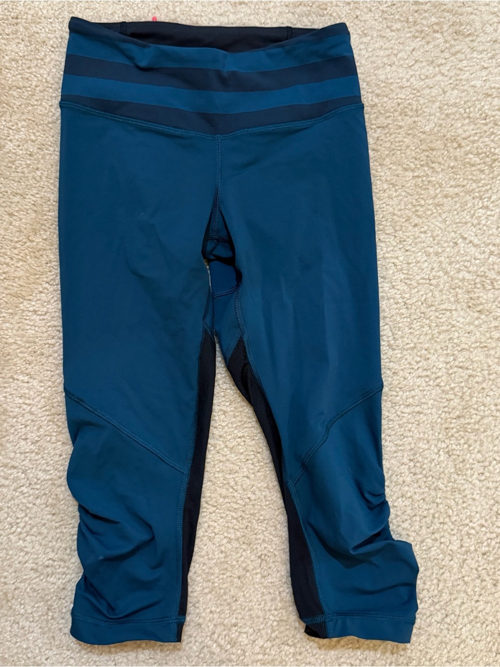 Lululemon Run For Your Life Crop Alberta Lake Size 4 NWT